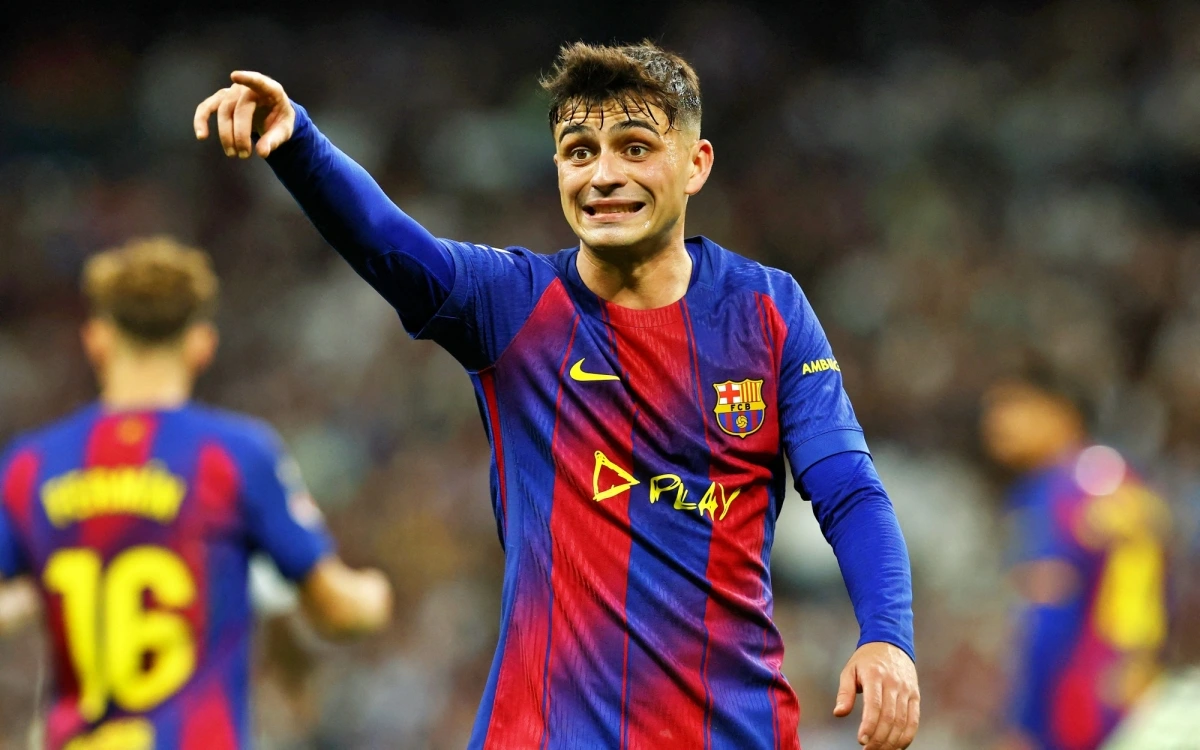 Tiền vệ Pedri sẽ bị treo giò ở trận đấu với Elche tại vòng 11 La Liga 2025/2026. (Ảnh: Reuters)