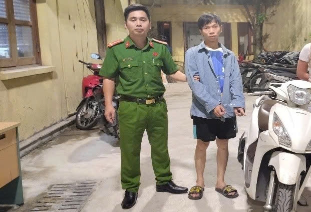 Đối tượng cùng tang vật tại cơ quan Công an