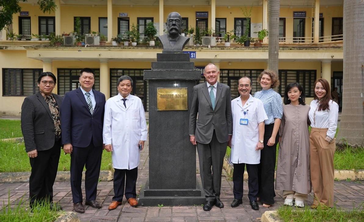 Đoàn công tác của Liên minh Nghị sĩ Toàn cầu về Phòng, chống Lao thăm và làm việc tại Bệnh viện Phổi Trung ương