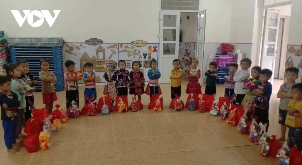Sharing love with children in the nation’s border villages. The program strengthens community bonds and brings festive spirit to mountainous schools.