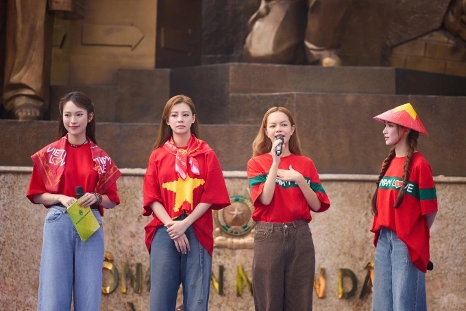 Ca sĩ Hòa Minzy, Phạm Quỳnh Anh cùng nhiều nghệ sĩ tham gia lễ trồng cây 'Thành phố nở hoa' tại công viên Thống Nhất.