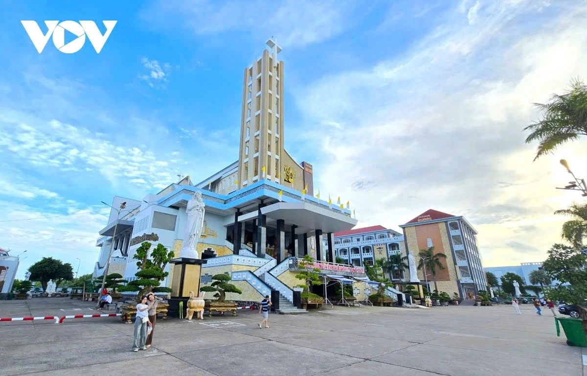 Tac Say Church is also one of the pilgrimage sites that attracts plenty of locals and tourists.