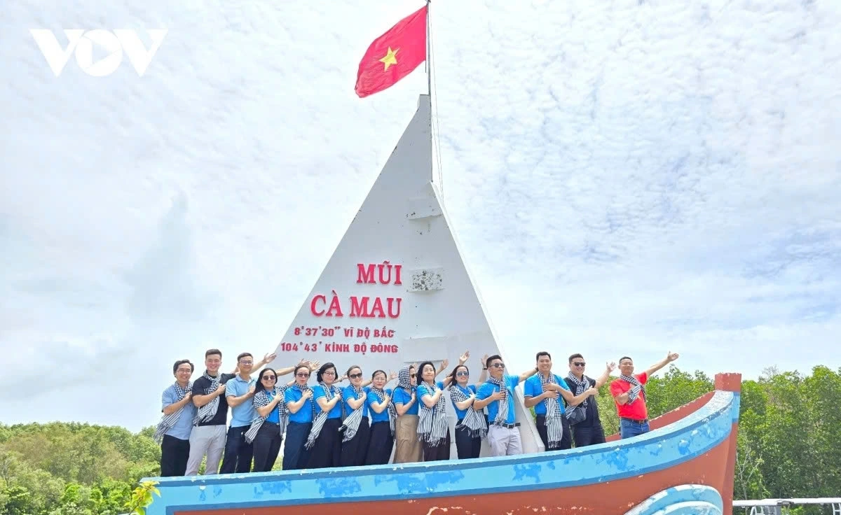 Ca Mau Cape, the southernmost point of Vietnam’s mainland, is a major tourist destination, drawing a large number of visitors each year. 