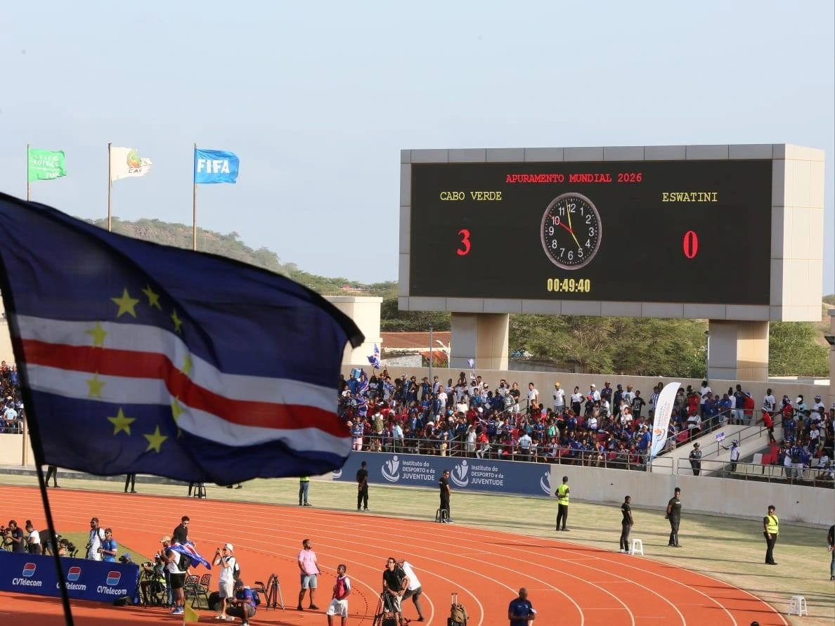 Được chơi trên sân nhà, Cape Verde đã dễ dàng đánh bại đối thủ 3-0 để chính thức vượt qua Cameroon, giành vé trực tiếp đến World Cup. 