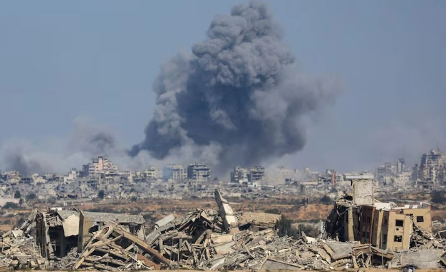 Khói bốc lên trong một chiến dịch quân sự của Israel tại thành phố Gaza, nhìn từ trung tâm dải Gaza ngày 2/10 (Ảnh: Reuters)