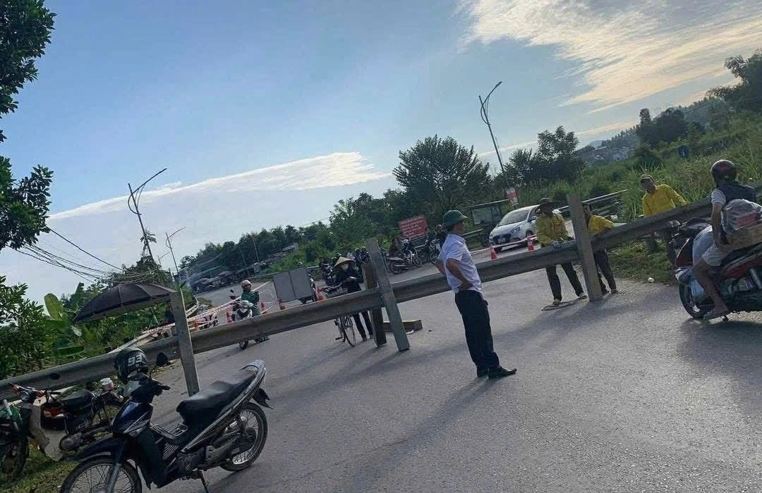 Dù là tình huống bất khả kháng, việc cấm cầu khiến cuộc sống người dân hai bên sông bị đảo lộn, đặc biệt tại khu vực xã Hợp Nhất (cũ) – giáp ranh tỉnh Tuyên Quang.