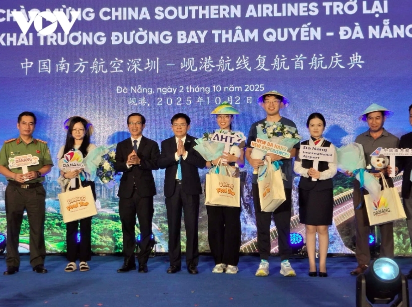 Passengers are greeted with souvenirs at the airport