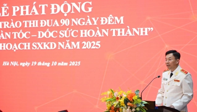 Chủ tịch HĐTV Tổng công ty Viễn thông MobiFone, Thiếu tướng Trương Sơn Lâm phát động phong trào thi đua 90 ngày đêm “Đột phá, thần tốc – Dốc sức hoàn thành” của MobiFone.