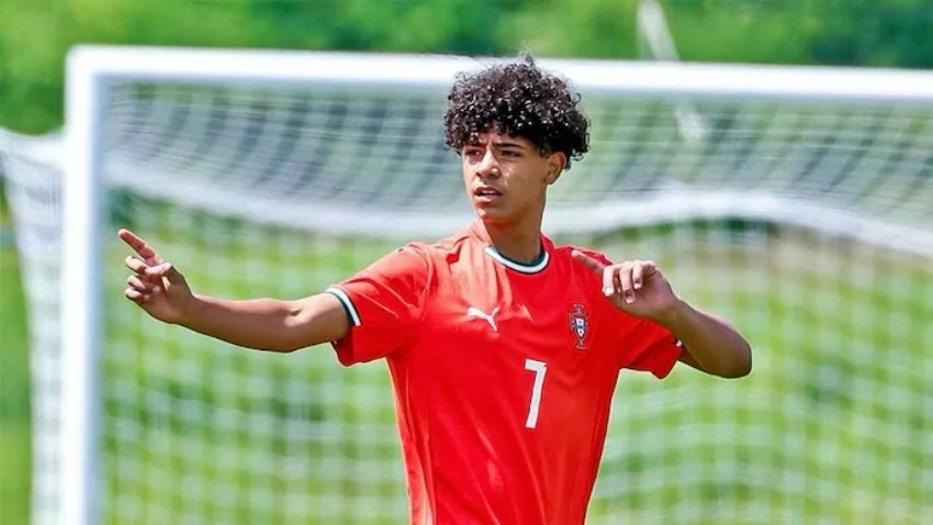 Con trai Ronaldo được gọi lên U16 Bồ Đào Nha (Ảnh: FBNV).