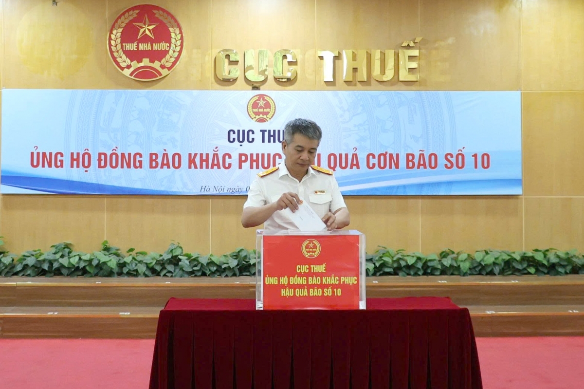 Cục trưởng Cục Thuế Mai Xuân Thành tham gia ủng hộ trực tiếp tại Lễ phát động