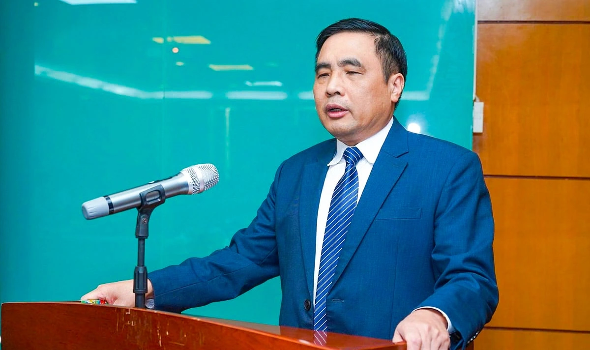 Thứ trưởng Nguyễn Quốc Trị phát biểu giao nhiệm vụ cho Cục trưởng Bùi Chính Nghĩa.