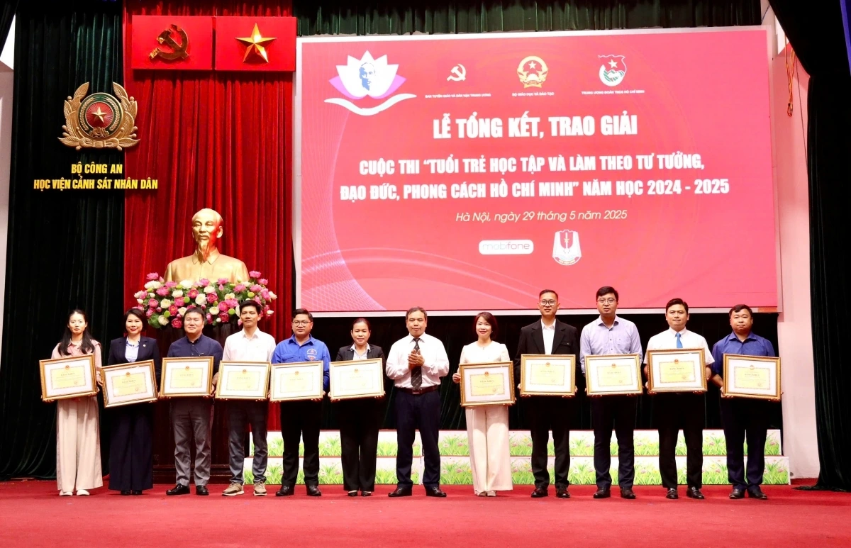 Cuộc thi trực tuyến “Tuổi trẻ học tập và làm theo tư tưởng, đạo đức, phong cách Hồ Chí Minh” lần thứ 10 thu hút hơn 1,8 triệu học sinh, sinh viên, cán bộ, giáo viên trẻ,... tham gia.