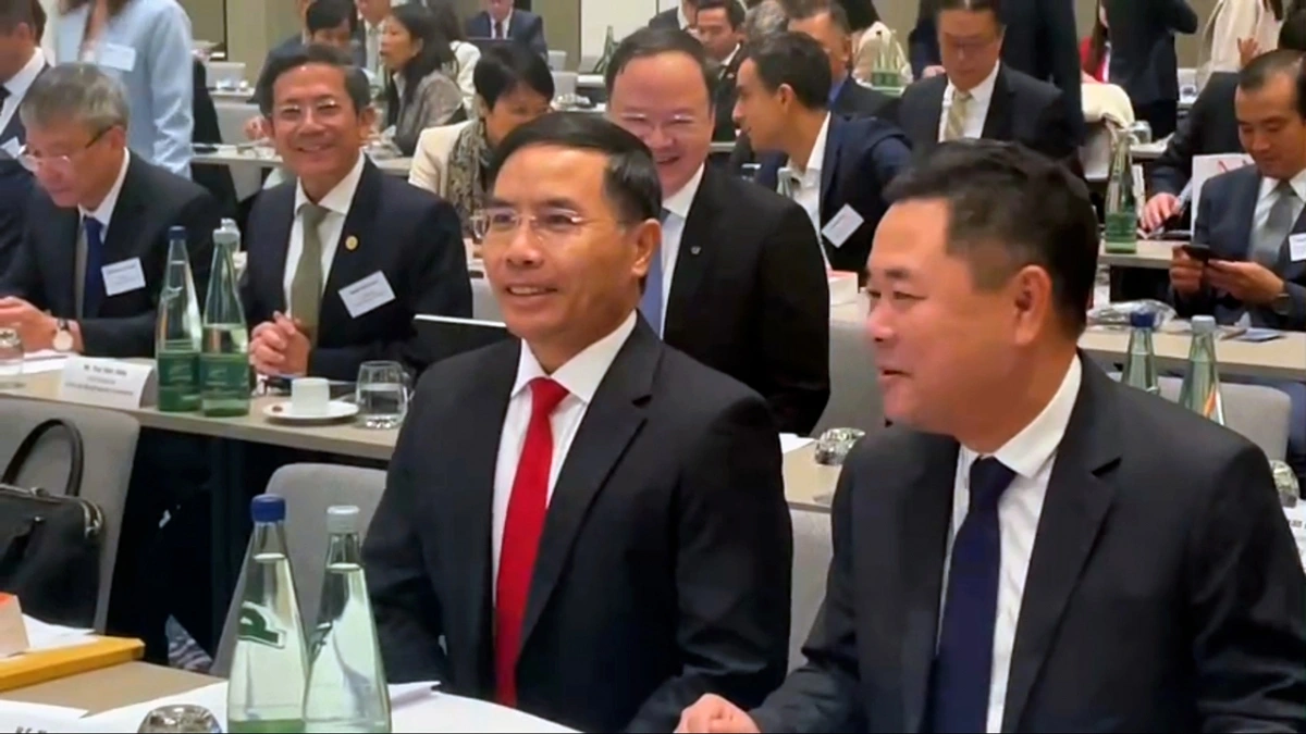 Lãnh đạo TP Đà Nẵng tham dự Hội nghị xúc tiến đầu tư vào Trung tâm tài chính tại Việt Nam