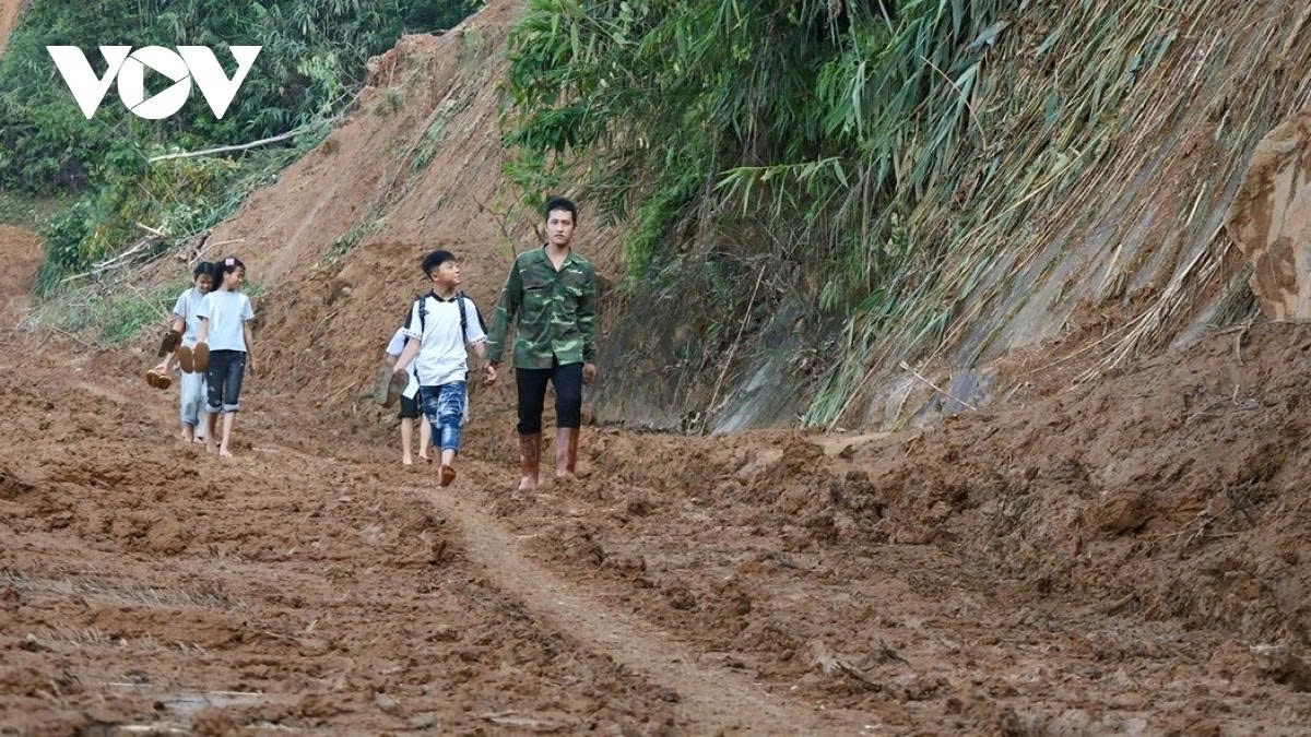 Đường đến trường của học sinh vùng miền núi cao thành phố Đà Nẵng