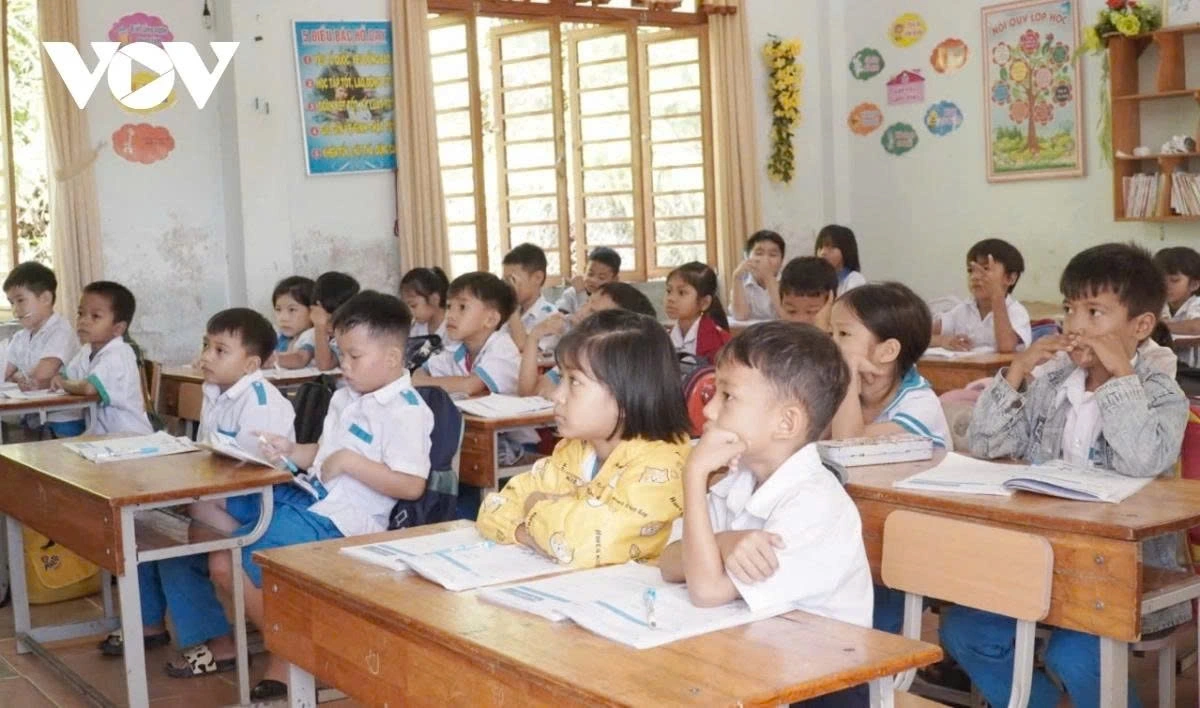 Đối với những địa phương bị sạt lở, ngập lụt sẵn sàng phương án tổ chức dạy - học trực tuyến để không bị gián đoạn quá trình học tập của học sinh
