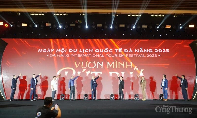 Da Nang International Tourism Festival 2025 opens on October 16, attracting more than 300 international sellers, 110 buyers worldwide. (Image source: congthuong.vn)