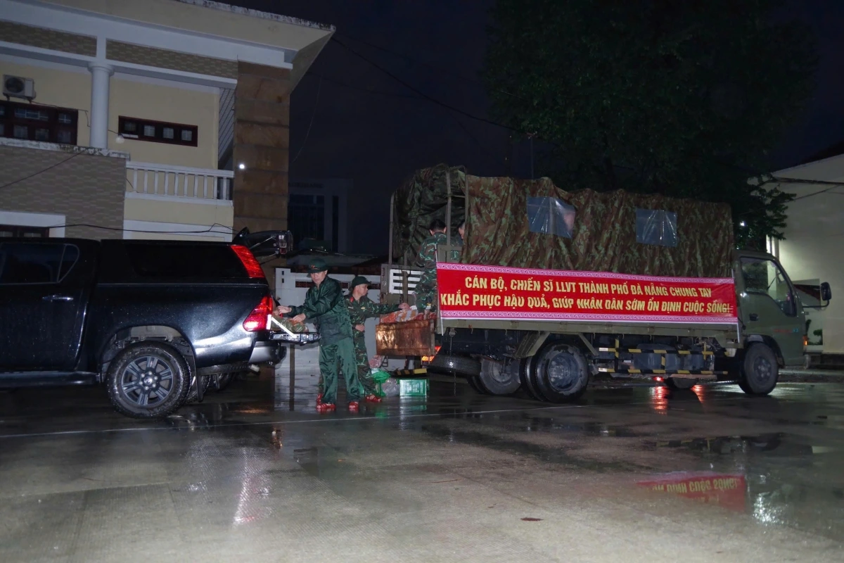 Lực lượng vũ trang Đà Nẵng dốc toàn lực, khẩn cấp ứng phó mưa lũ, bảo vệ Nhân dân. (Ảnh: Quân khu 5)