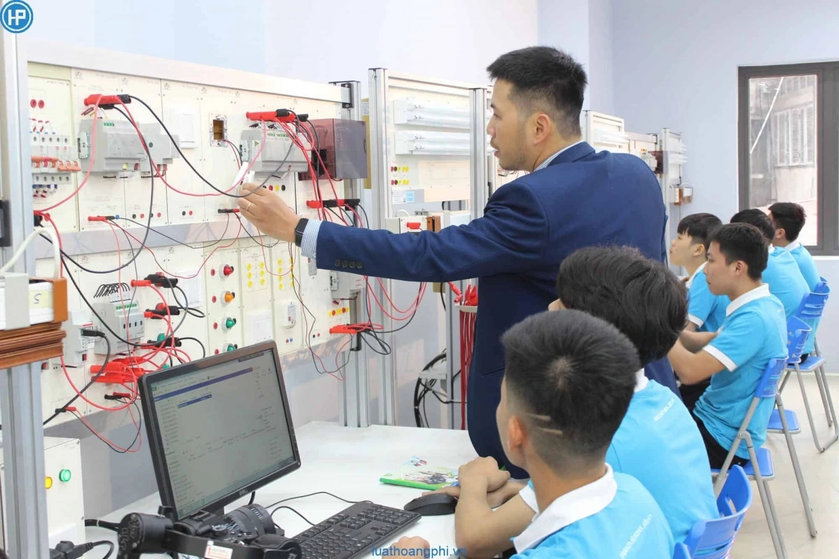 Việc bỏ kỳ thi và bằng tốt nghiệp THCS chỉ có ý nghĩa khi đi kèm với giải pháp phân luồng rõ ràng, nâng chất lượng đào tạo nghề