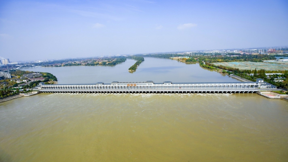 Khảo sát thực tế đập Vạn Phúc điều tiết mực nước hồ Thiệu Bá, cung cấp nguồn nước sinh thái cho nội thành Dương Châu