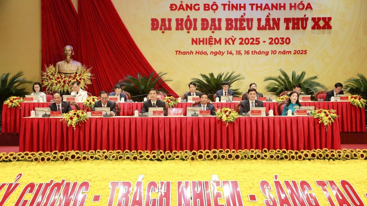 Đoàn chủ tịch chủ trì đại hội