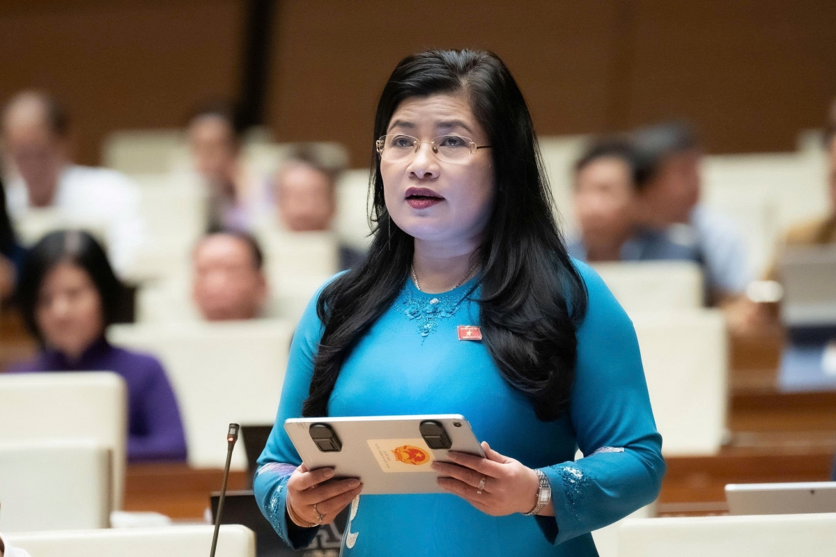 ĐBQH Đàng Thị Mỹ Hương (đoàn Khánh Hoà) cho rằng, cần rà soát, bố trí và phân bổ nguồn lực hợp lý cho cấp xã gắn với chức năng, nhiệm vụ được giao. Ảnh Quốc hội