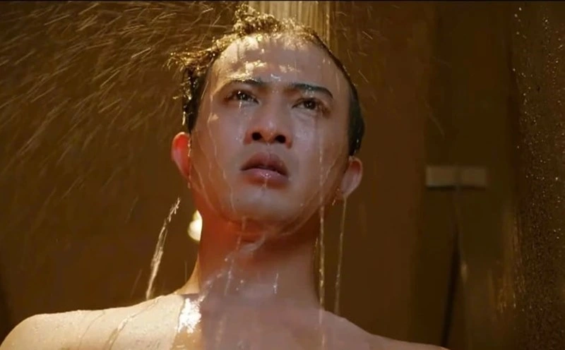 Cảnh tắm của Doãn Quốc Đam bị khán giả chê thiếu tinh tế