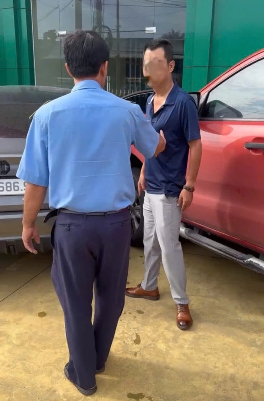 Đối tượng vào doanh nghiệp đánh giám đốc được xác định và Huỳnh Tuấn E. (ngụ TP. HCM)