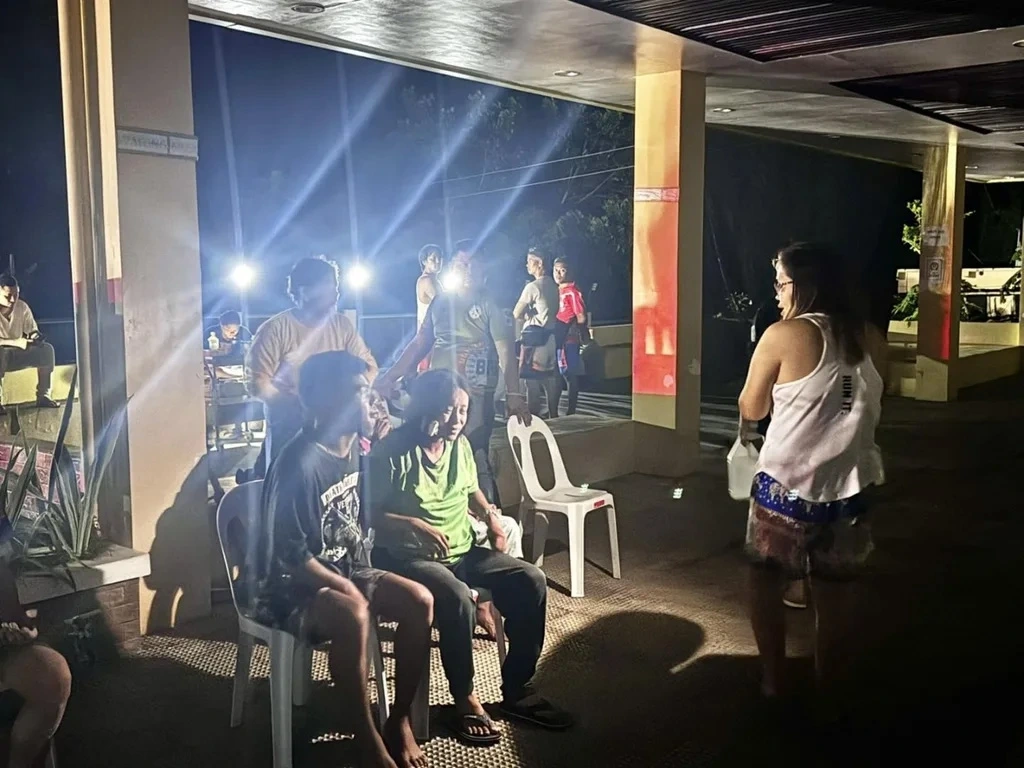 Theo Tập đoàn Điện lưới quốc gia Philippines (NGCP), động đất khiến nhiều khu vực của Cebu và các đảo lân cận bị mất điện. Tình hình mất điện đã được khôi phục phần lớn sau nửa đêm. Ảnh: Chính quyền thành phố Tabogon (Cebu)