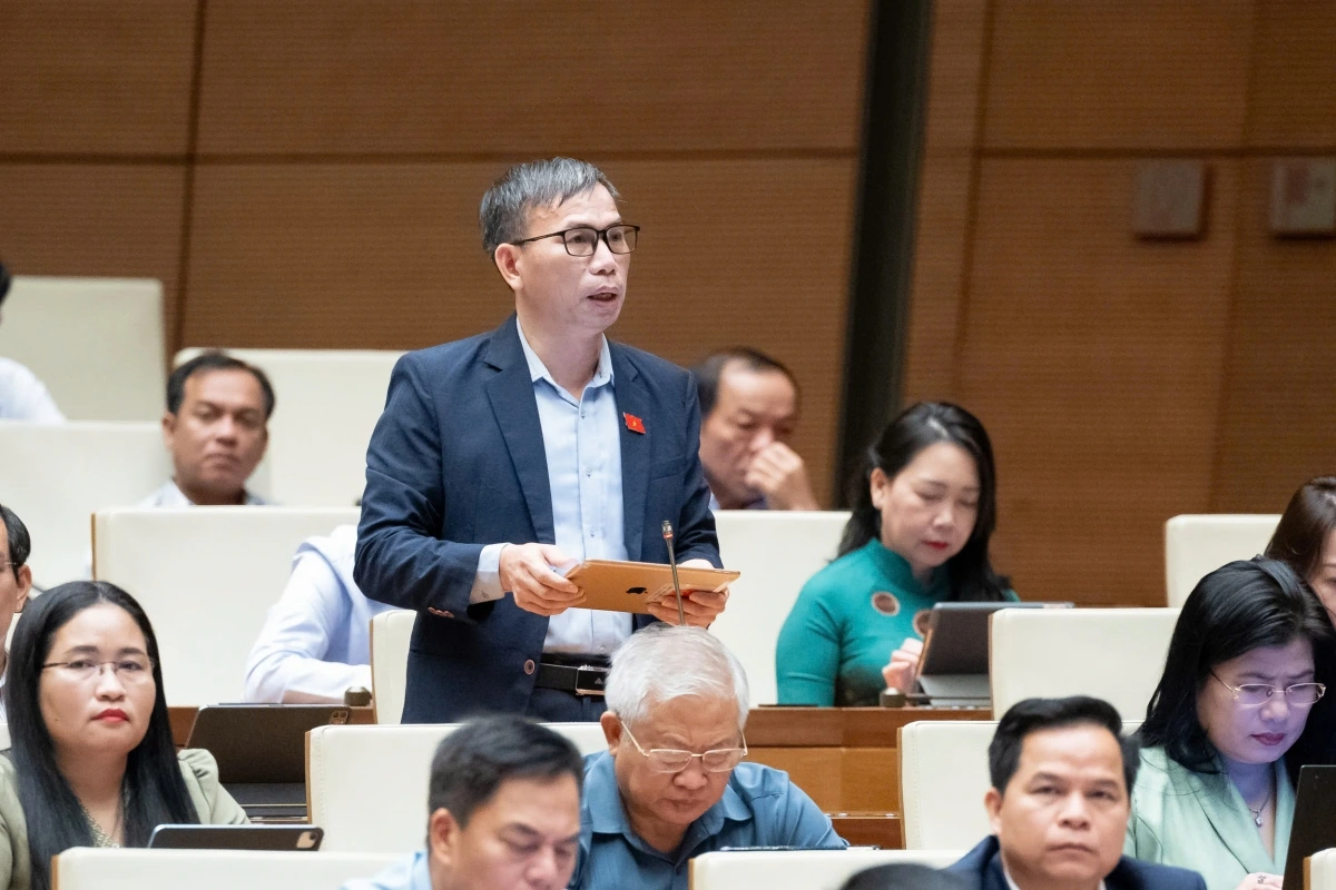 ĐBQH Đồng Ngọc Ba, đoàn Gia Lai cho rằng, Quốc hội cần dành sự quan tâm thỏa đáng cho công tác giám sát văn bản quy phạm pháp luật. Ảnh: Quốc hội