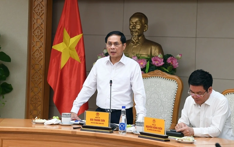 Phó Thủ tướng Bùi Thanh Sơn chủ trì cuộc họp rà soát công tác chuẩn bị tổ chức Hội chợ Mùa thu 2025 - Ảnh: VGP/Hải Minh