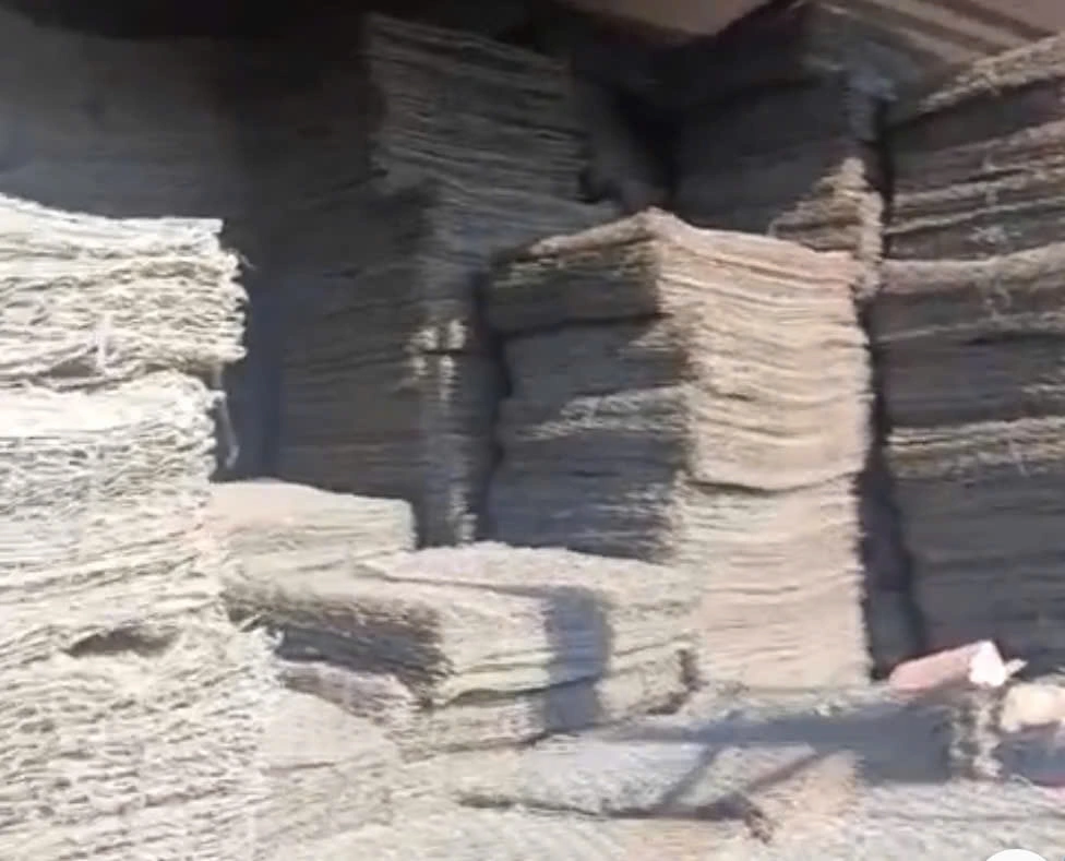 40.000 rọ thép đã được chất lên xe nối đuôi hướng về miền Trung.