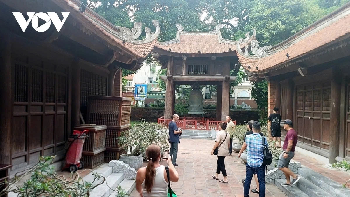 Foreign tourists visit Van Mieu-Quoc Tu Giam (Temple of Literature) in Hanoi.