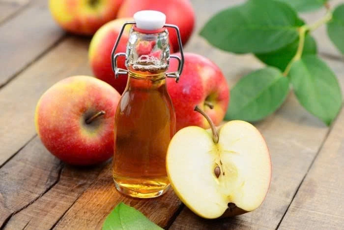  Giấm táo không chỉ là gia vị mà còn được xem là sản phẩm hỗ trợ sức khỏe và làm đẹp
