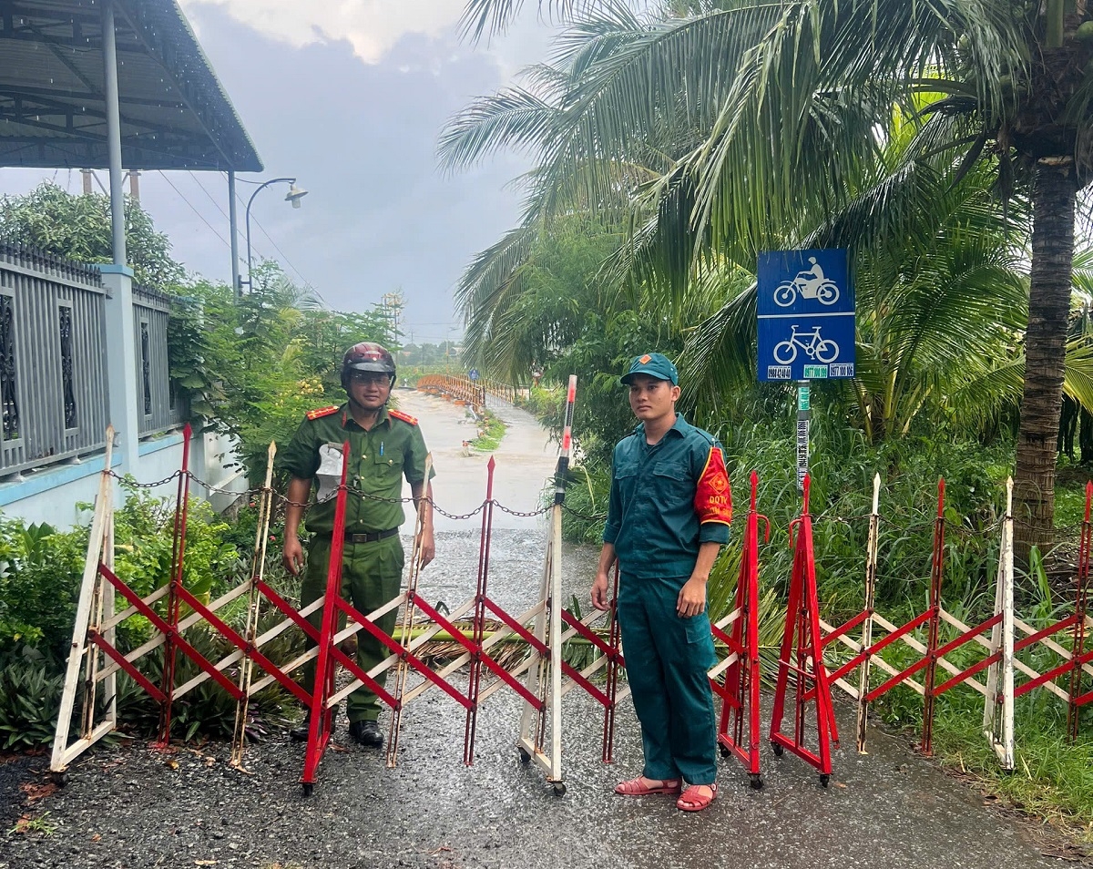 Lực lực chức năng chốt trực khu vực nguy hiểm - Ảnh: B.H