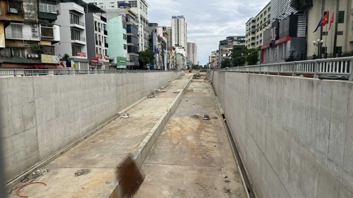 Đơn vị thi công đã sử dụng máy bơm hút toàn bộ nước ra khỏi khu vực hầm chui, công trường được dọn dẹp, khởi động thi công khẩn trương.