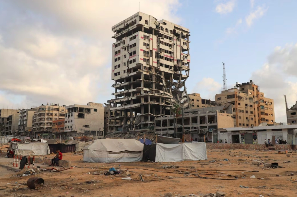 Cảnh đổ nát ở Gaza sau gần 2 năm chiến sự. Ảnh: Reuters