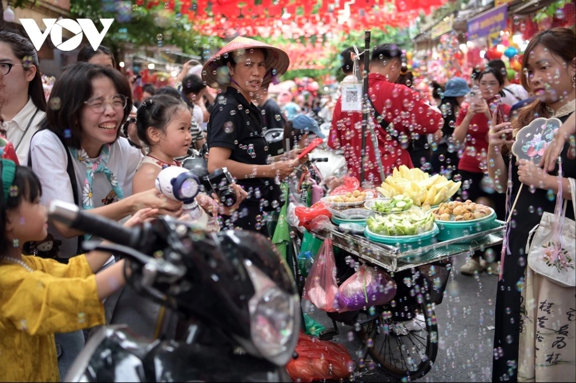 Hang Ma street in Hanoi fills with festive ambience as the Mid-Autumn Festival nears.