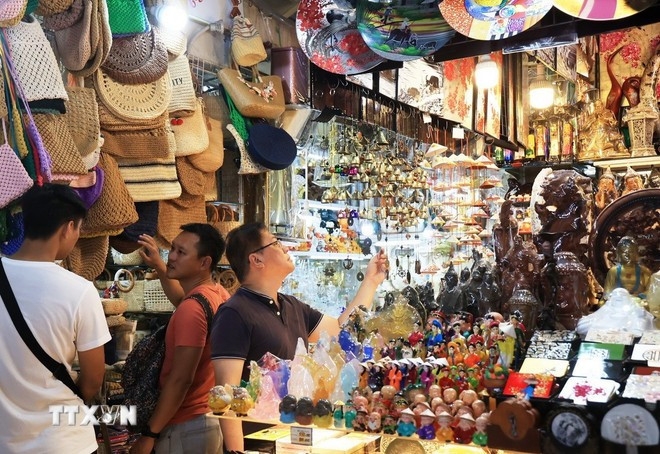 Visitors at Ben Thanh market