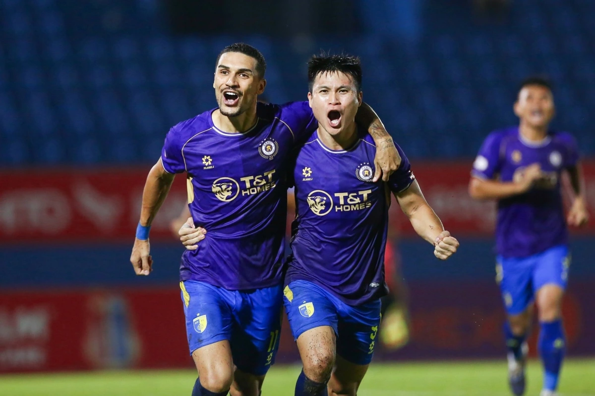 Hoàng Hên giúp Hà Nội FC đánh bại CLB TP.HCM.