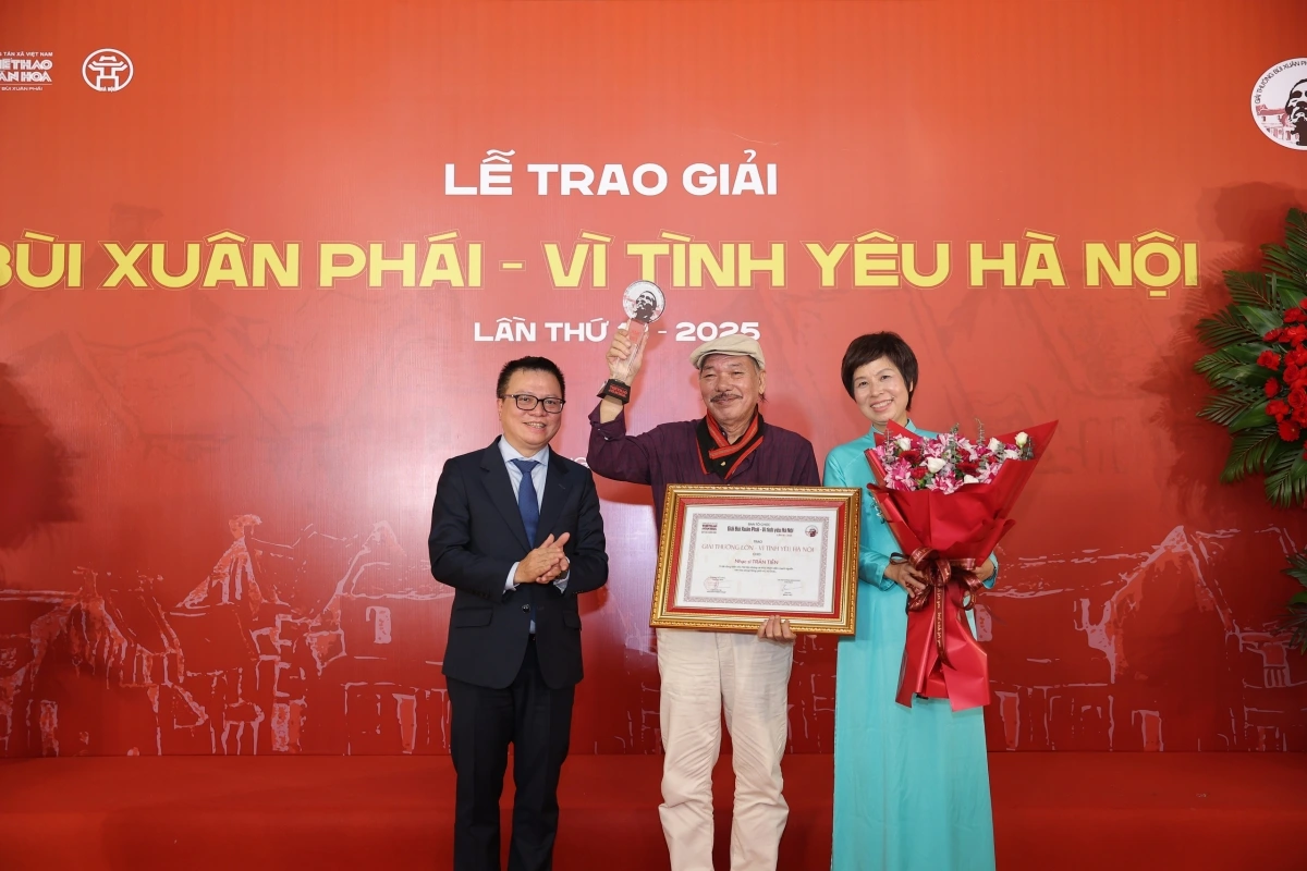 Nhạc sĩ Trần Tiến được vinh danh Giải thưởng Lớn - Vì tình yêu Hà Nội. Ảnh: BTC