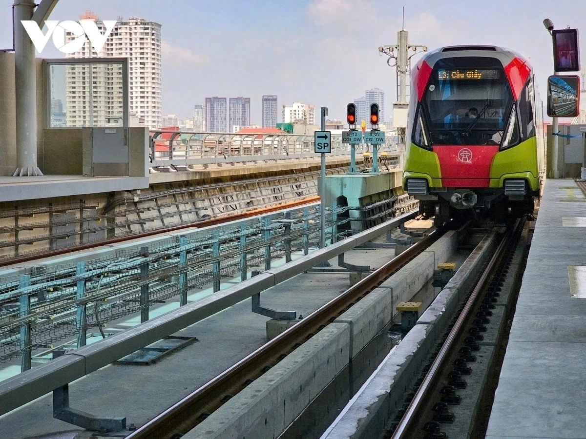Tuyến đường sắt đô thị Nhổn - Ga Hà Nội đoạn trên cao được vận hành thương mại.