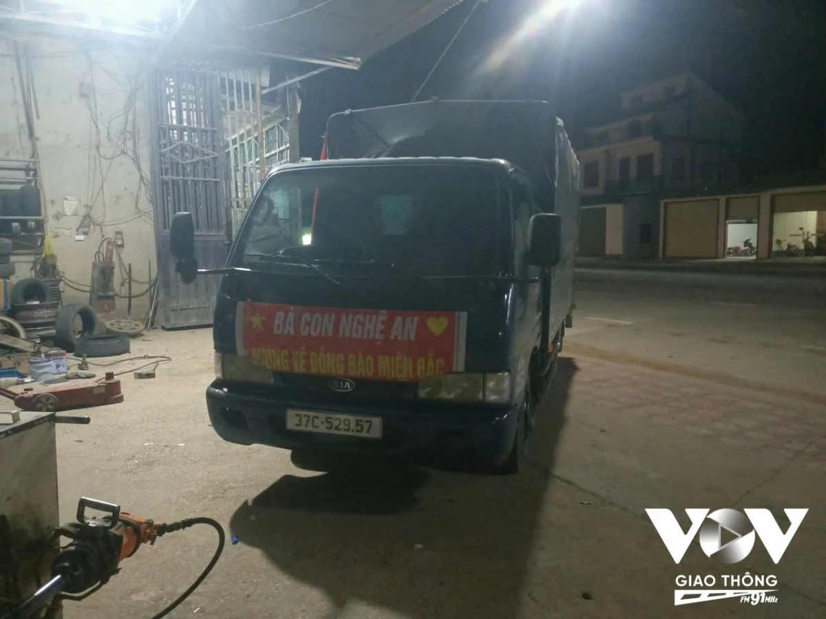 Chuyến xe của nhóm Trái tim yêu thương Mỹ Thành hướng về đồng bào miền Bắc