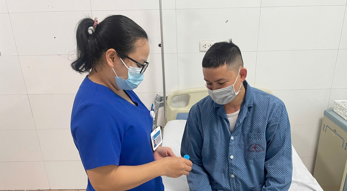 Nam 40 tuổi mắc hội chứng “bụng quả mận khô” (ảnh BVCC)