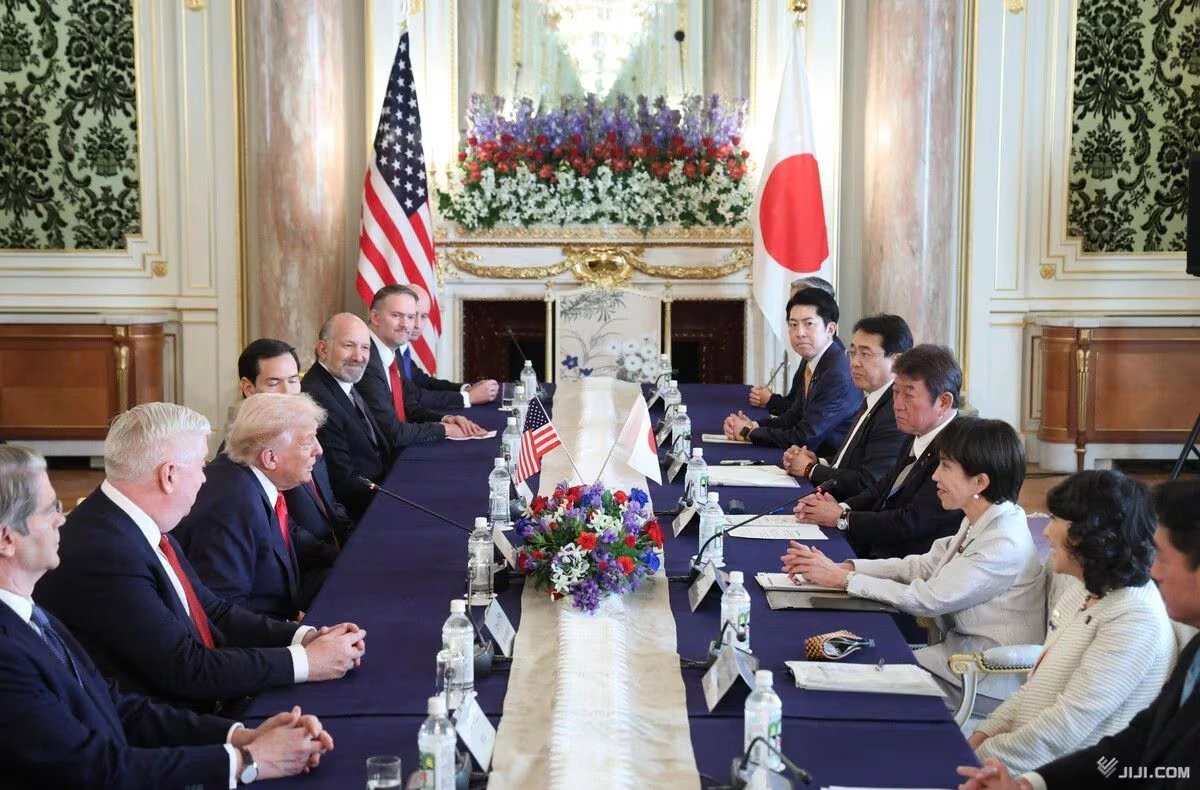 Hội đàm giữa phái đoàn Nhật Bản và Mỹ tại Tokyo ngày 28/10/2025. Ảnh: Jiji Press