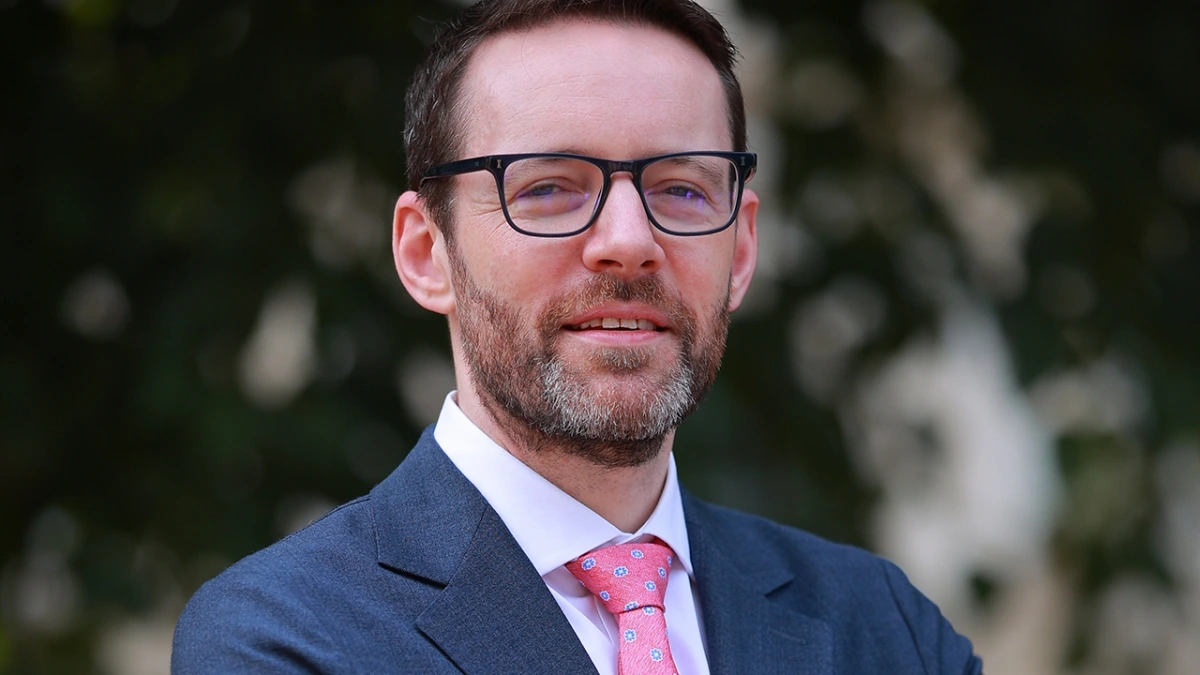 Đại sứ Iain Frew