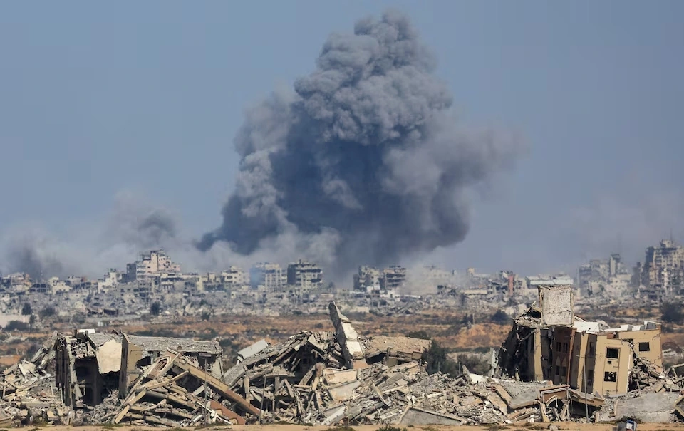 Khói bốc lên trong chiến dịch quân sự của Israel tại Thành phố Gaza, ngày 2/10/2025. Ảnh: Reuters