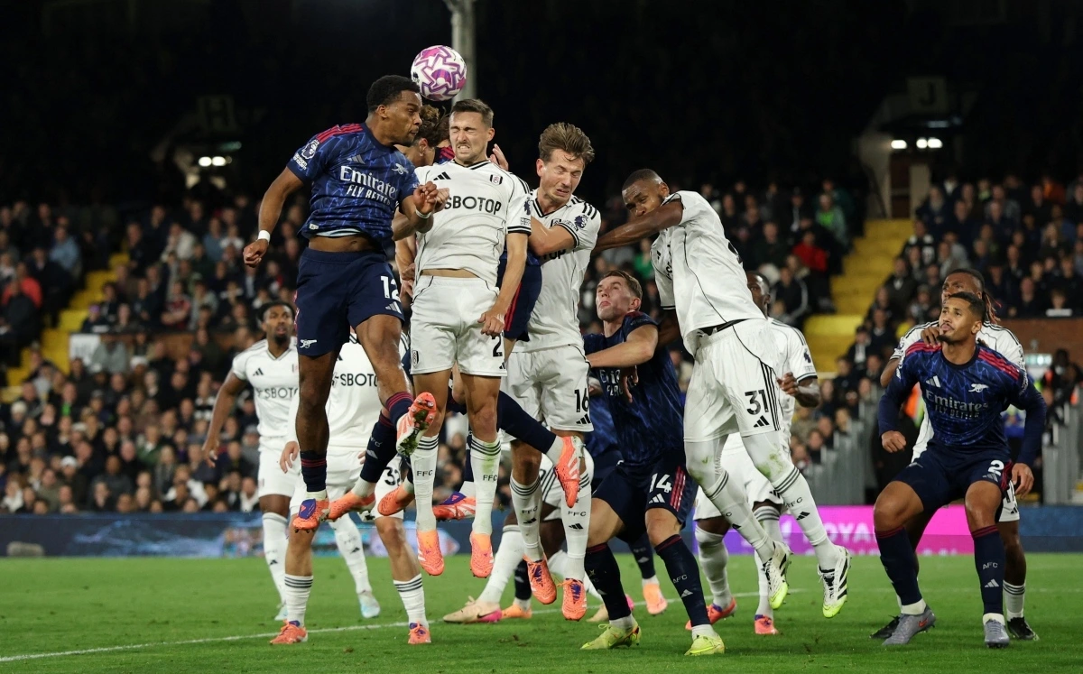 Arsenal gặp nhiều khó khăn trước Fulham (Ảnh: Reuters).