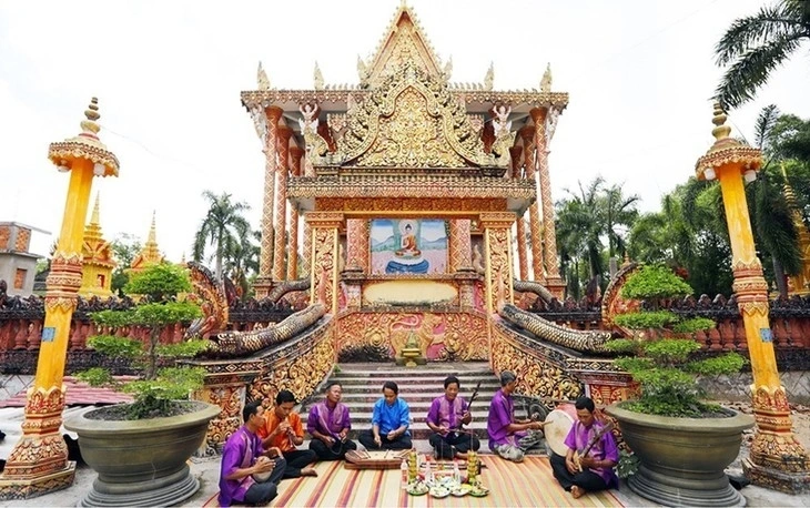 A Big Drum Music performance at Rach Giong Pagoda in Ca Mau province. (Photo: Huynh Anh/VNA)