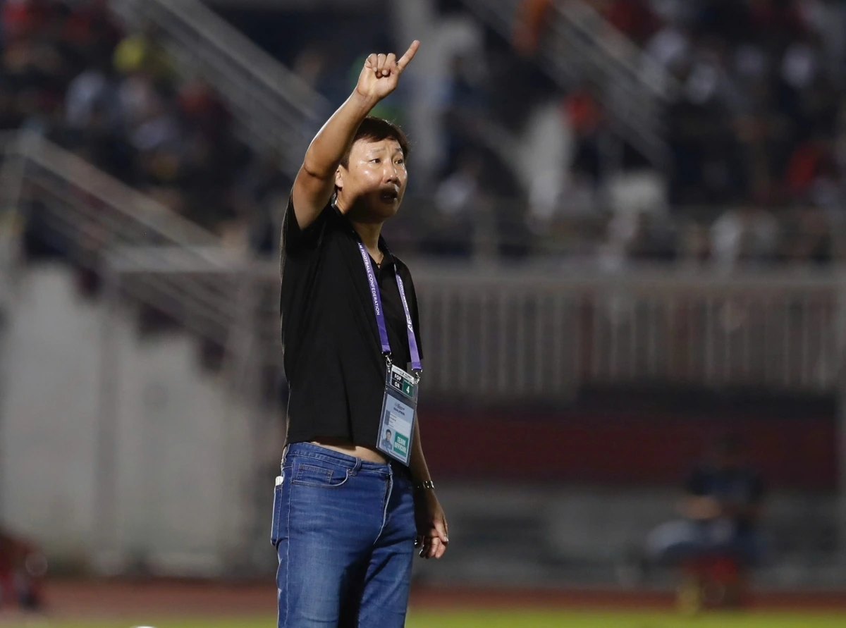 Thầy trò HLV Kim Sang Sik vẫn đang trong cuộc đua giành vé dự Asian Cup với ĐT Malaysia. (Ảnh: TH). 