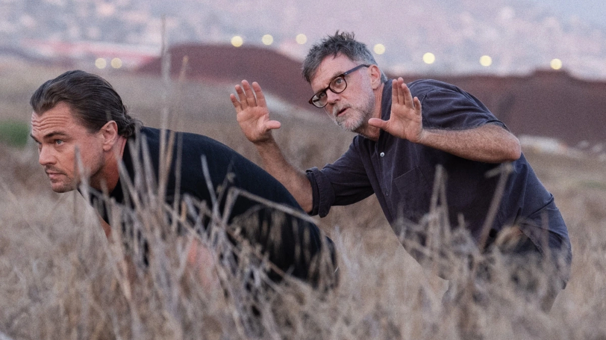 Đạo diễn Paul Thomas Anderson trên phim trường “One Battle After Another”. (Ảnh: Warner Bros)